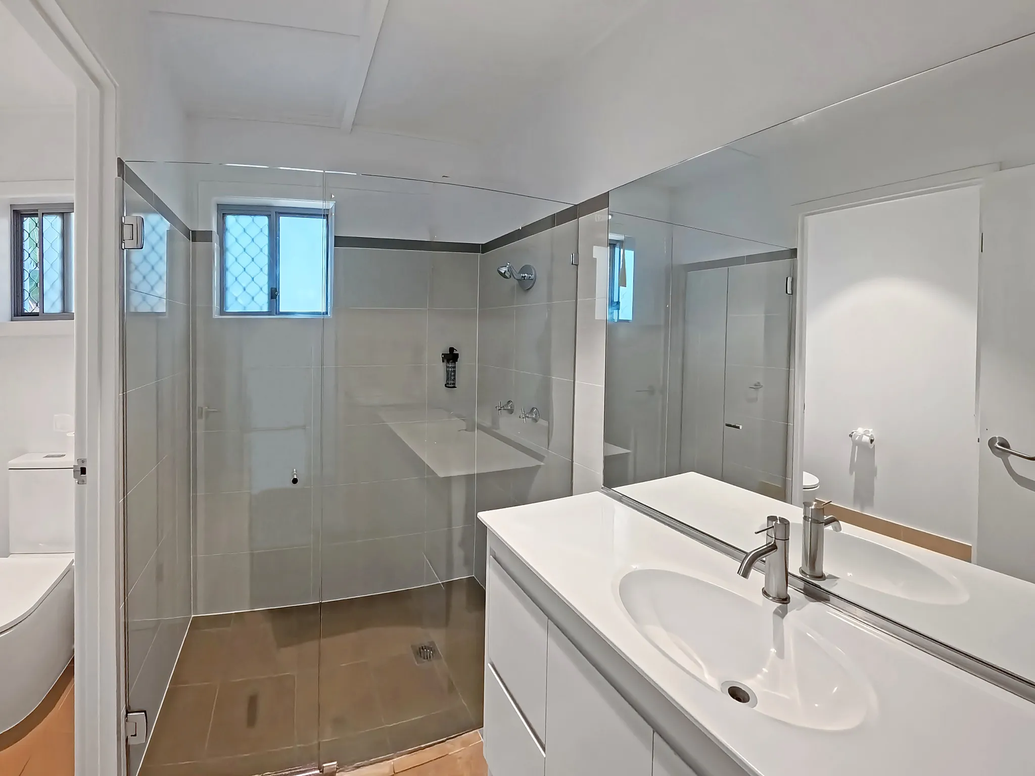 Mermaid Beach Unit 2 bathroom