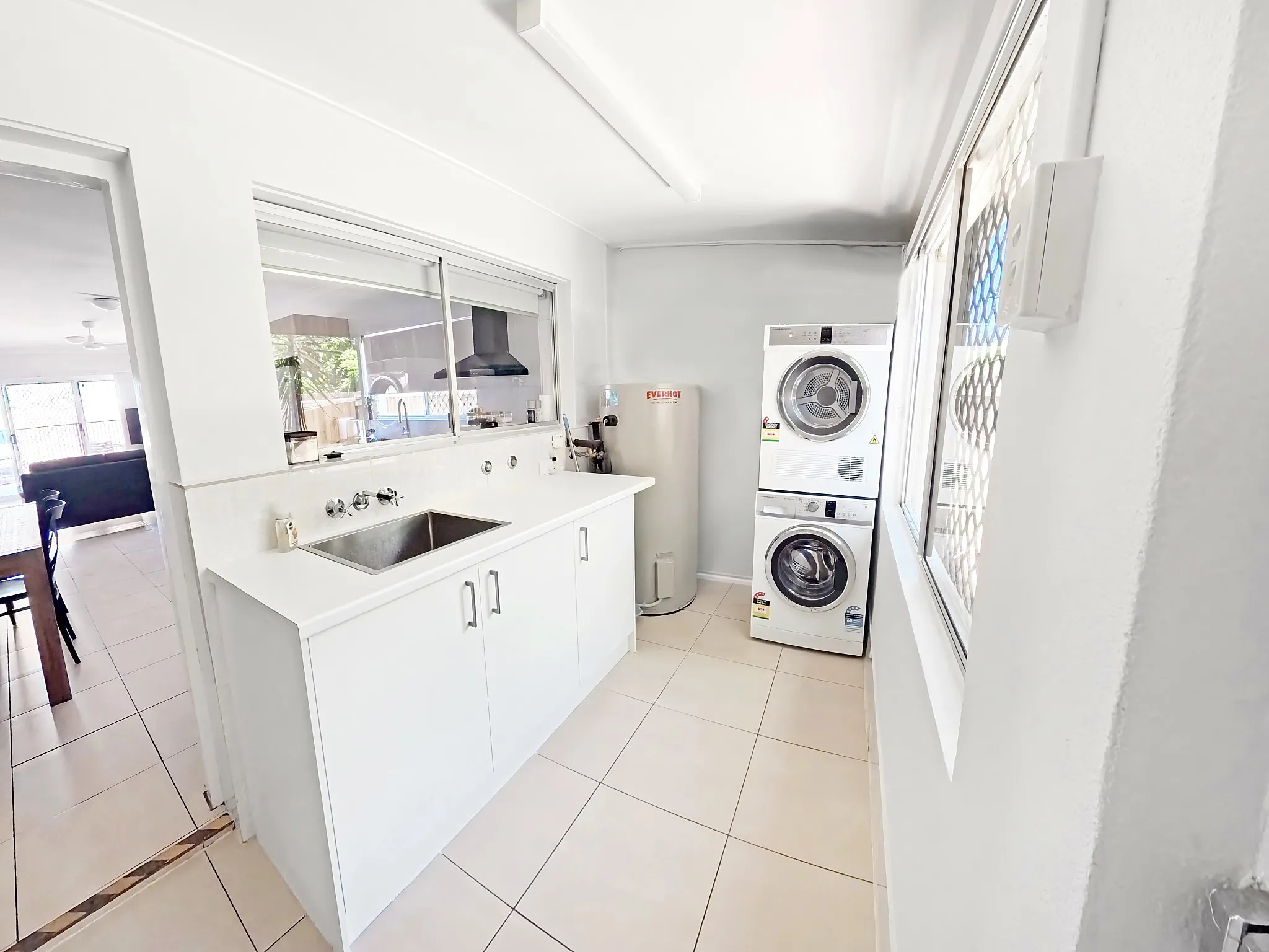 Yeppoon Unit 1 private laundry