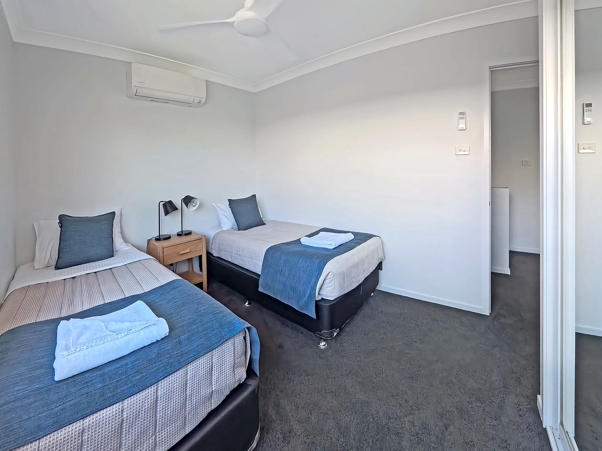 Yeppoon Unit 2 twin bedroom alternate view